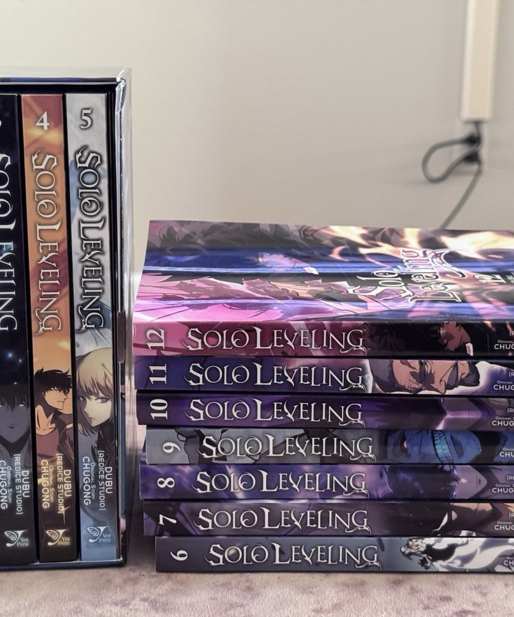 Solo Leveling manga - official anime book collection back view