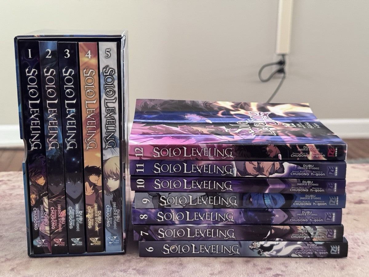 Solo Leveling manga - official anime book collection back view